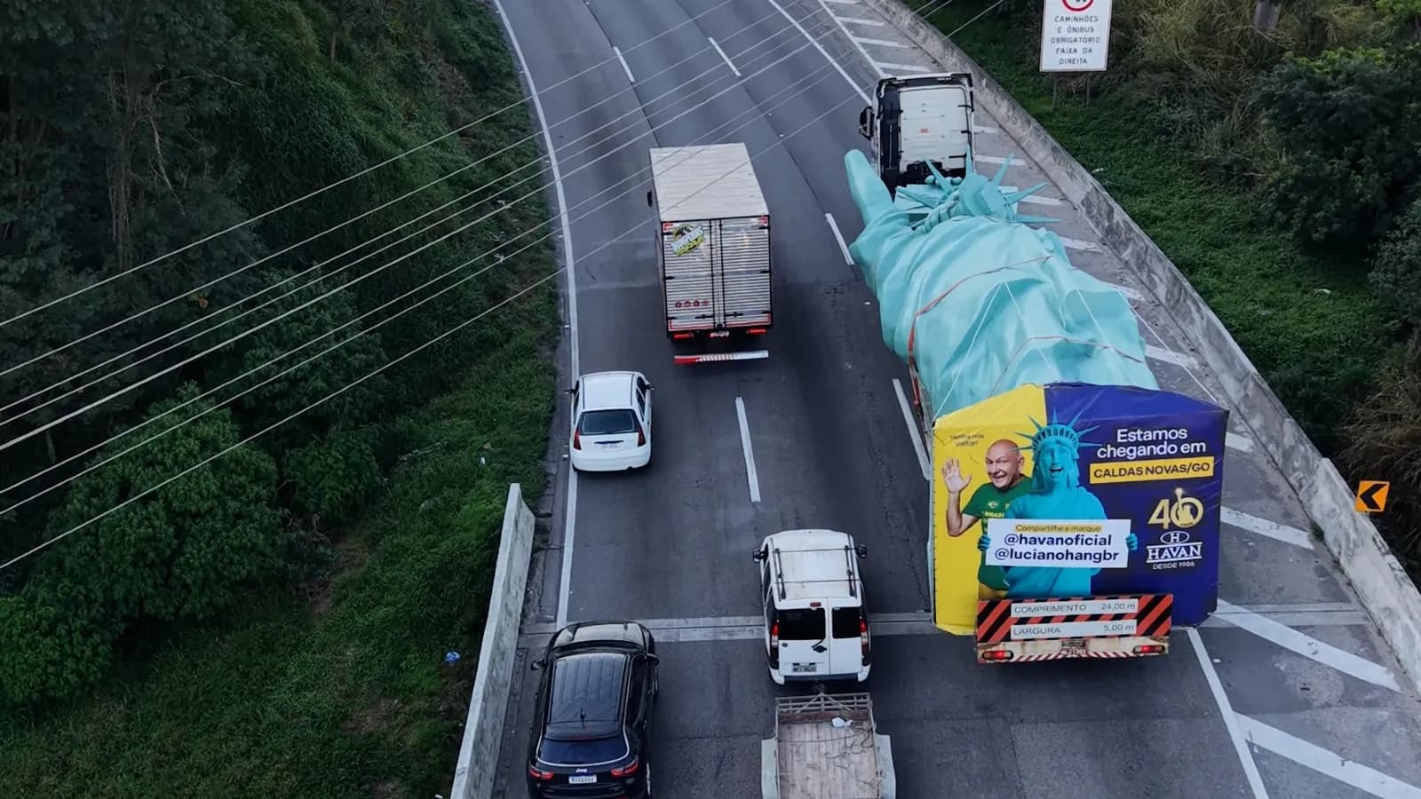 Estátua da Liberdade está a caminho da Havan de Caldas Novas (GO)